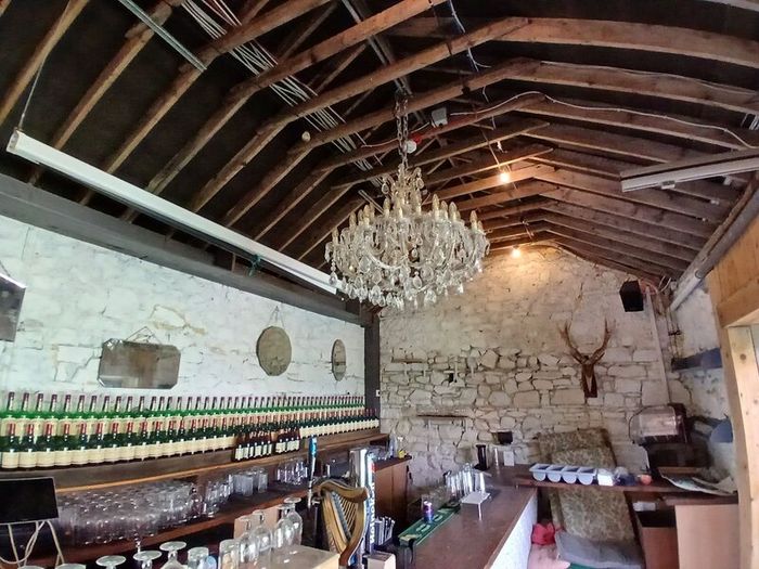 Bar and bar room