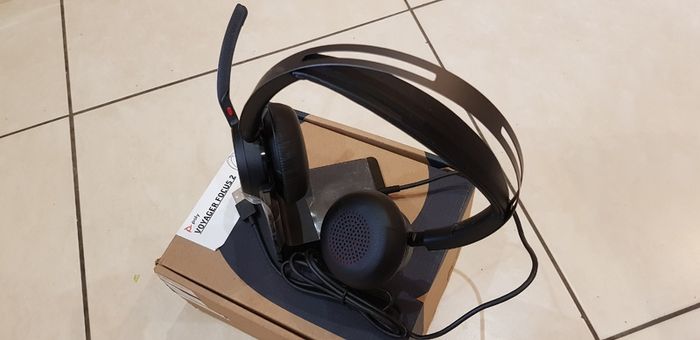 POLY Voyager Focus 2