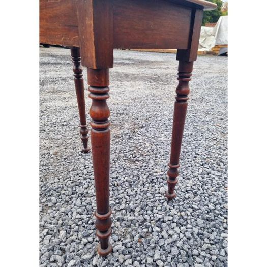Side Table on Turned Legs KAS870