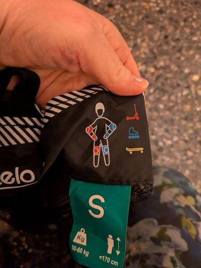 skating pads - small