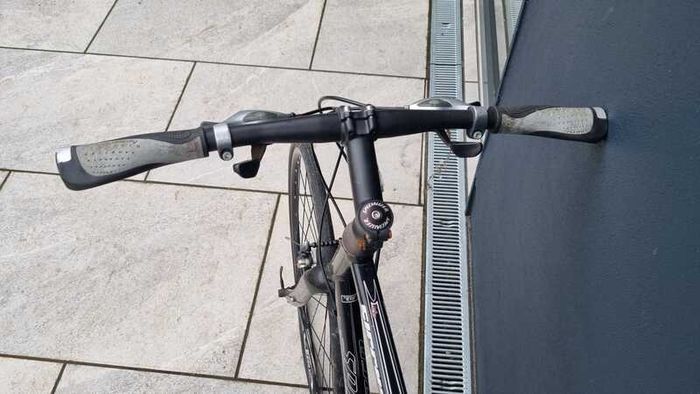 Specialized Sirrus Mens Hybrid Bike