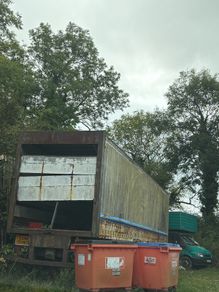 Free 2x 40' containers on wheels