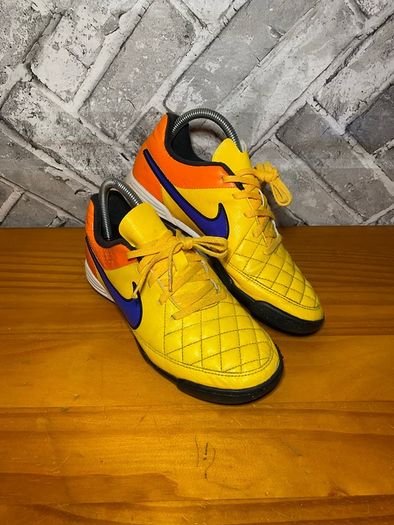 Nike Tiempo Boys Girls Soccer Football Astro Trainers UK4 EUR36.5