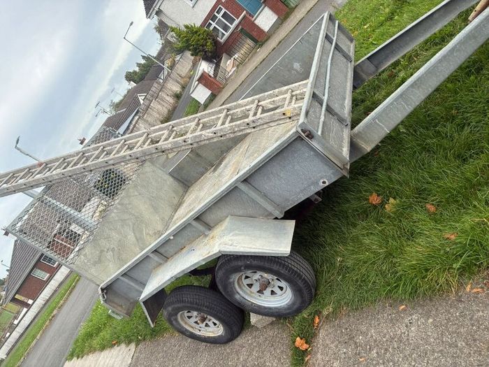 Trailer 4 wheel mint