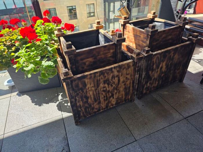 4 wooden planters
