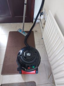 Henry Vacuum Cleaner, Model HVR 200-22, in excellent condition, Great suction