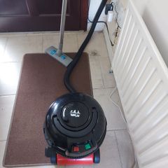 Henry Vacuum Cleaner, Model HVR 200-22, in excellent condition, Great suction