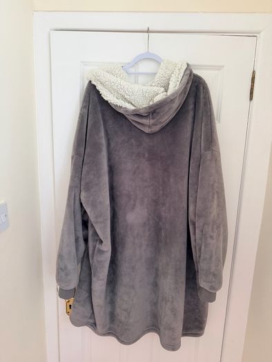 Hooded Blanket in Charcoal