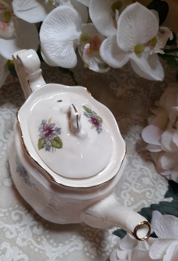 An Antique Arthur Wood tea pot