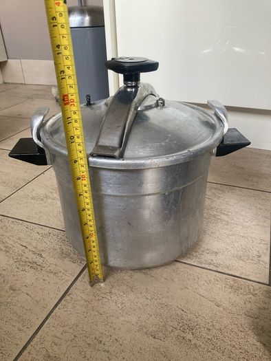 pressure cooker pot