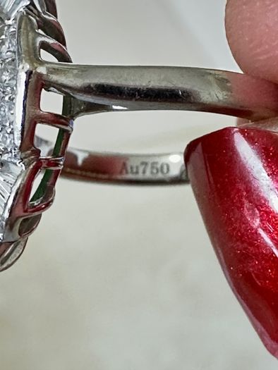 18k white gold Jade Ring with diamonds