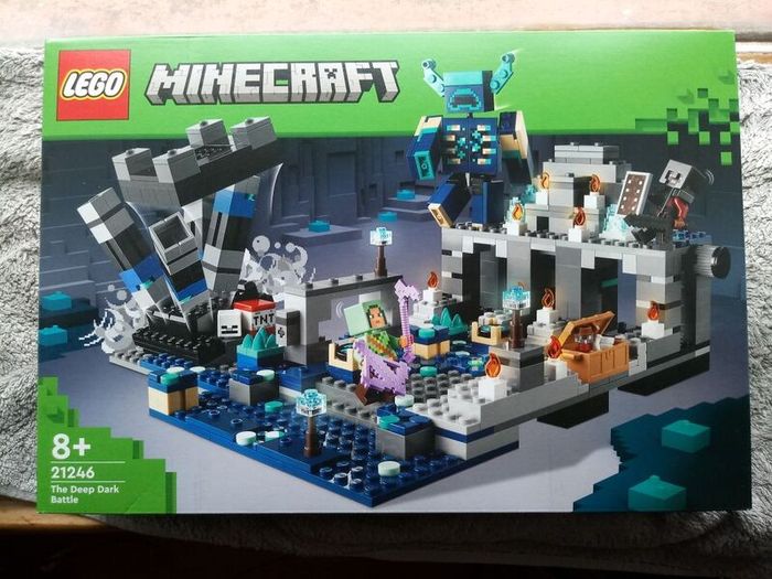 Retired Lego Minecraft 21246 The Deep Dark Battle