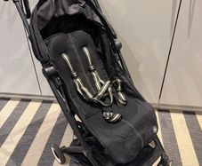 Fold up travel stroller