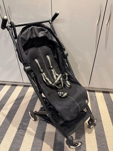 Fold up travel stroller