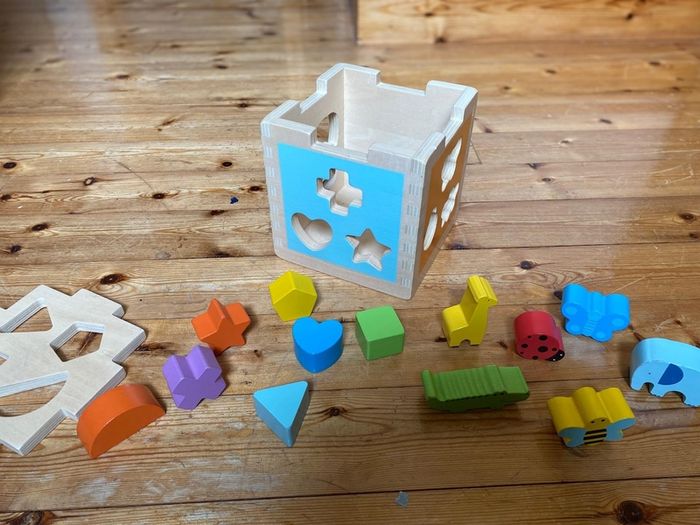 Wooden shape sorter