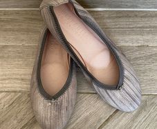 Hispanitas Textured Leather Ballet Flats - Grey / Taupe Shimmer