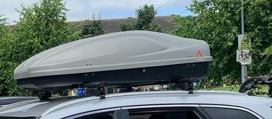 Roof box