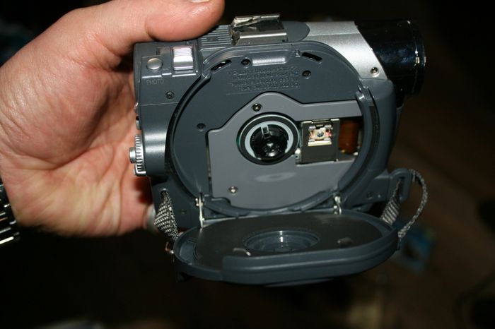 Hitachi DZ-MV3000E PAL DVD and DS  Video Camcorder 10x Optical Zoom 240x Digital Tested & Working.