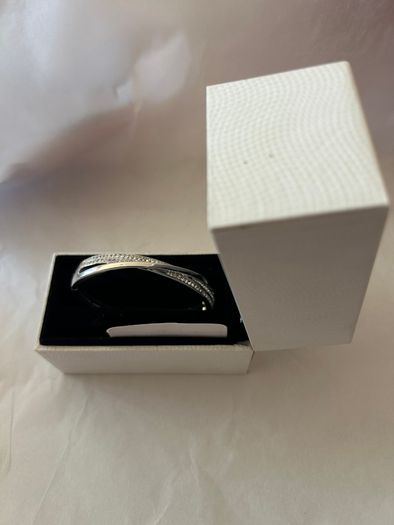 Warren James bangle with Swarovski crystals