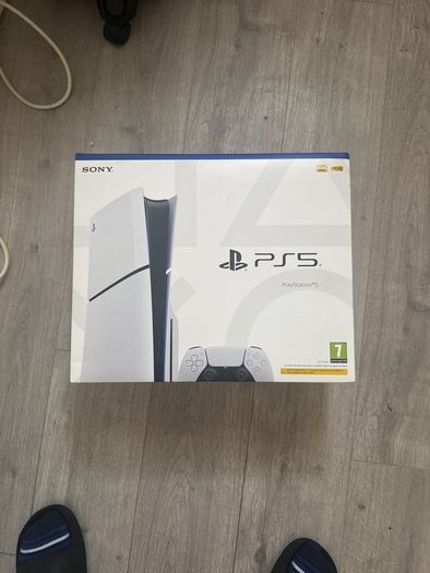 PlayStation 5 1TB Disc Edition 2 pads ( no games )