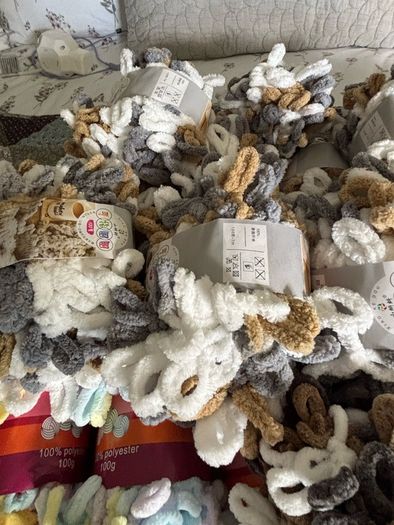 Huge bundle of finger knitting loop yarn wool 52 balls