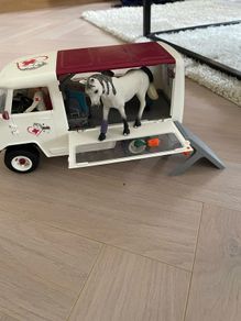 Schleich mobile Vet truck
