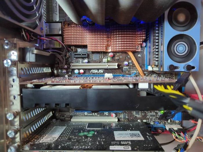 Retro Gaming PC << Core Extreme QX9770 >> 8GB RAM HD 4870X2