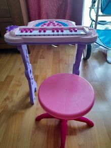 kids piano with stool