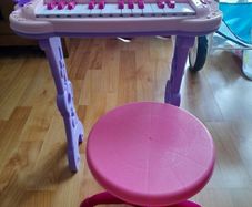 kids piano with stool