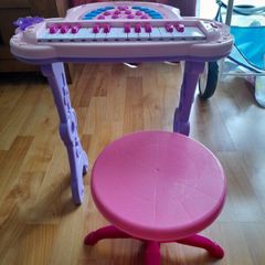 kids piano with stool
