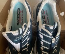Sketchers trainers