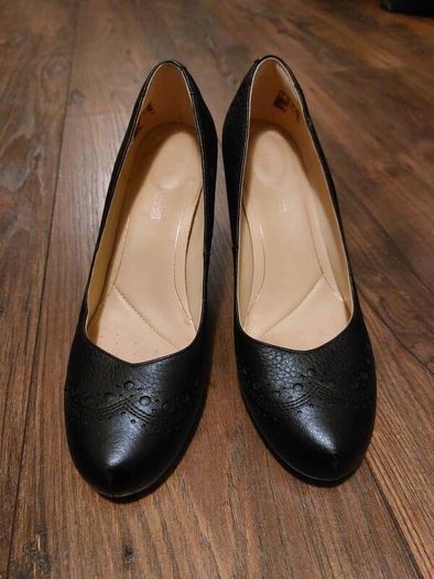 Clarks cushion-NEW- UK7