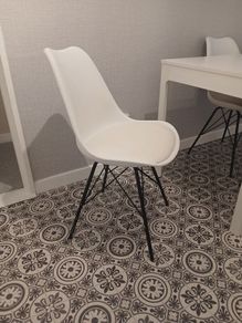 Extendable table and four chairs.