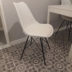 Extendable table and four chairs.