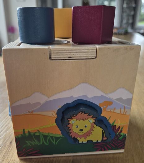 Wooden shapes and animals jigsaw cube