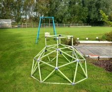 Free swing and climbing frame