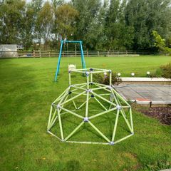 Free swing and climbing frame