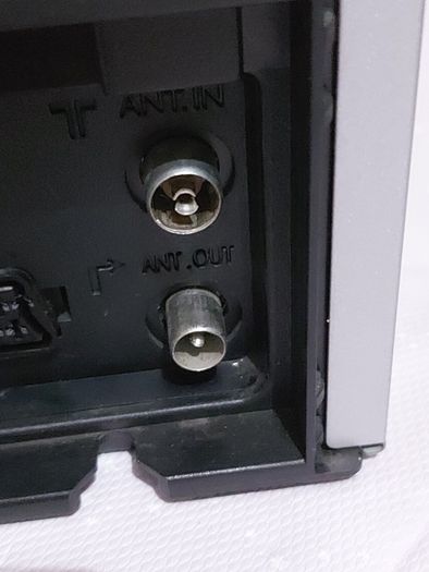 DAEWOO VHS Player, Silver, Model No. ST220PI, in excellent condition, seems to be working fine