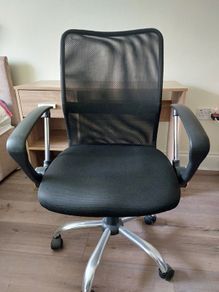 Black mesh office chair