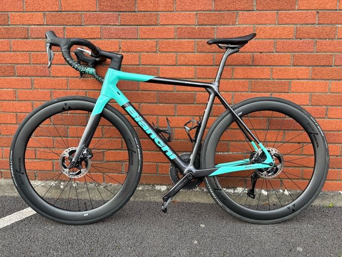 Bianchi Specialissima Disc (2021) - Ultegra Di2