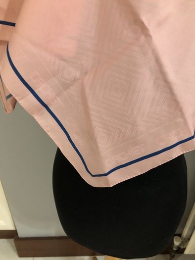 Cachet scarf