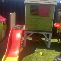 kids play house and slide