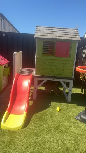 kids play house and slide