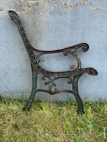 Single bench end