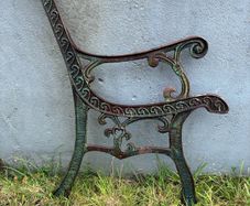 Single bench end