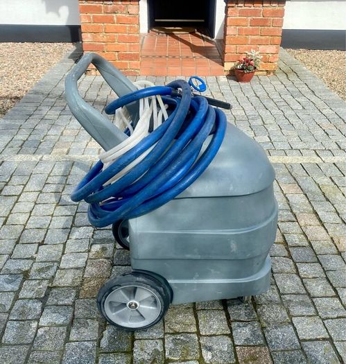 Ecolab 25 Gallon wet / Dry Foam Cleaning Unit