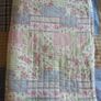 Lovely Floral Faux-Patchwork Style Quilt in Excellent Condition Image 3