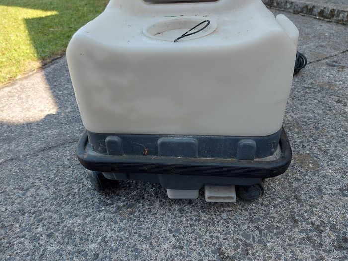 NILFISK AX 9 Carpet Cleaner, working great and in excellent condition
