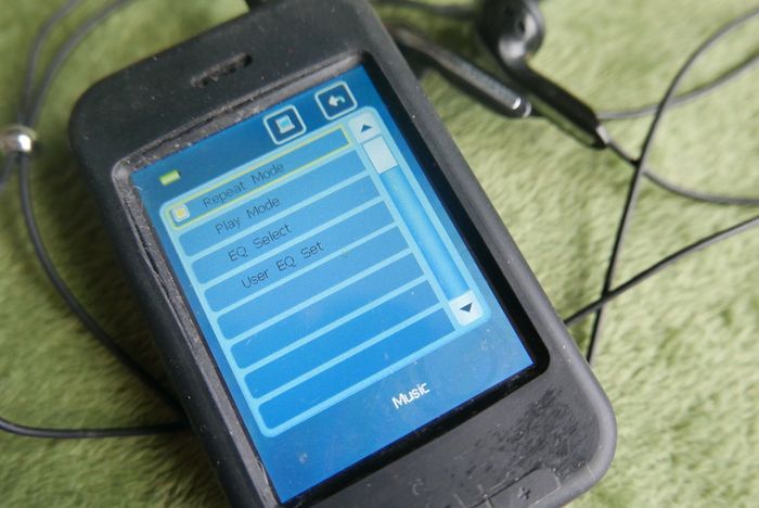 8GB MP4 Player Touch Screen FM Radio
