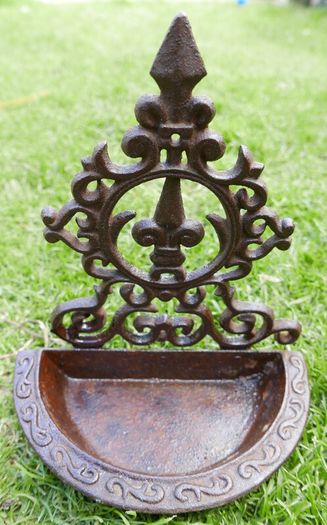Antique Victorian cast iron wall mounted bird bath bird feeder